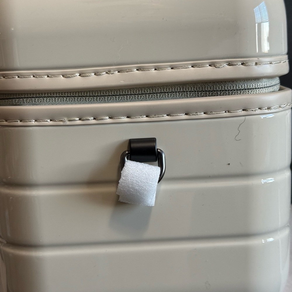 AWAY The Train Case in Salt White (Gloss)-NWT-No box, dust cover only. - Picture 7 of 12